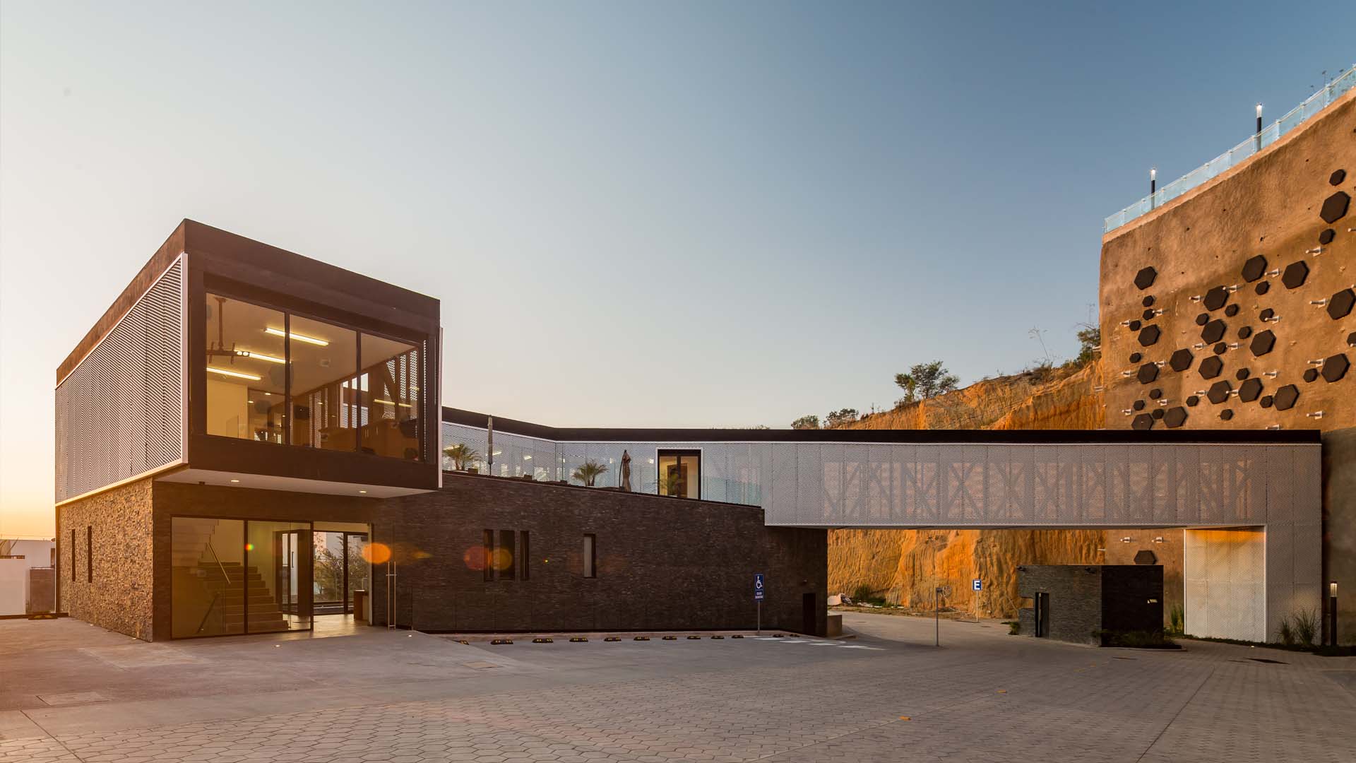 moncayo<br>club house